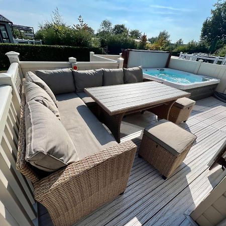 Cottontail Lodge - Hot Tub - Pet Friendly South Cerney Extérieur photo