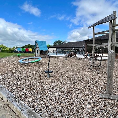 Cottontail Lodge - Hot Tub - Pet Friendly South Cerney Extérieur photo