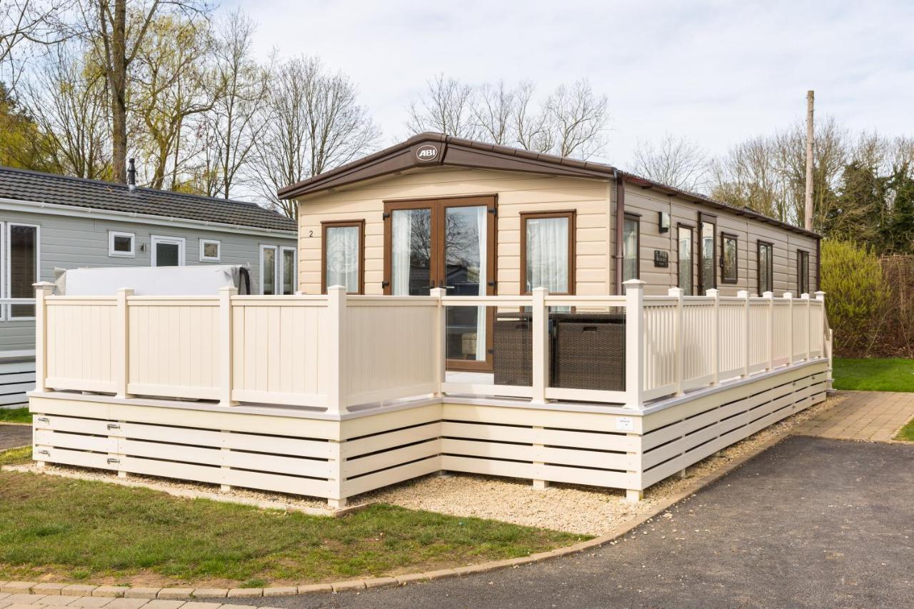 Cottontail Lodge - Hot Tub - Pet Friendly South Cerney Extérieur photo