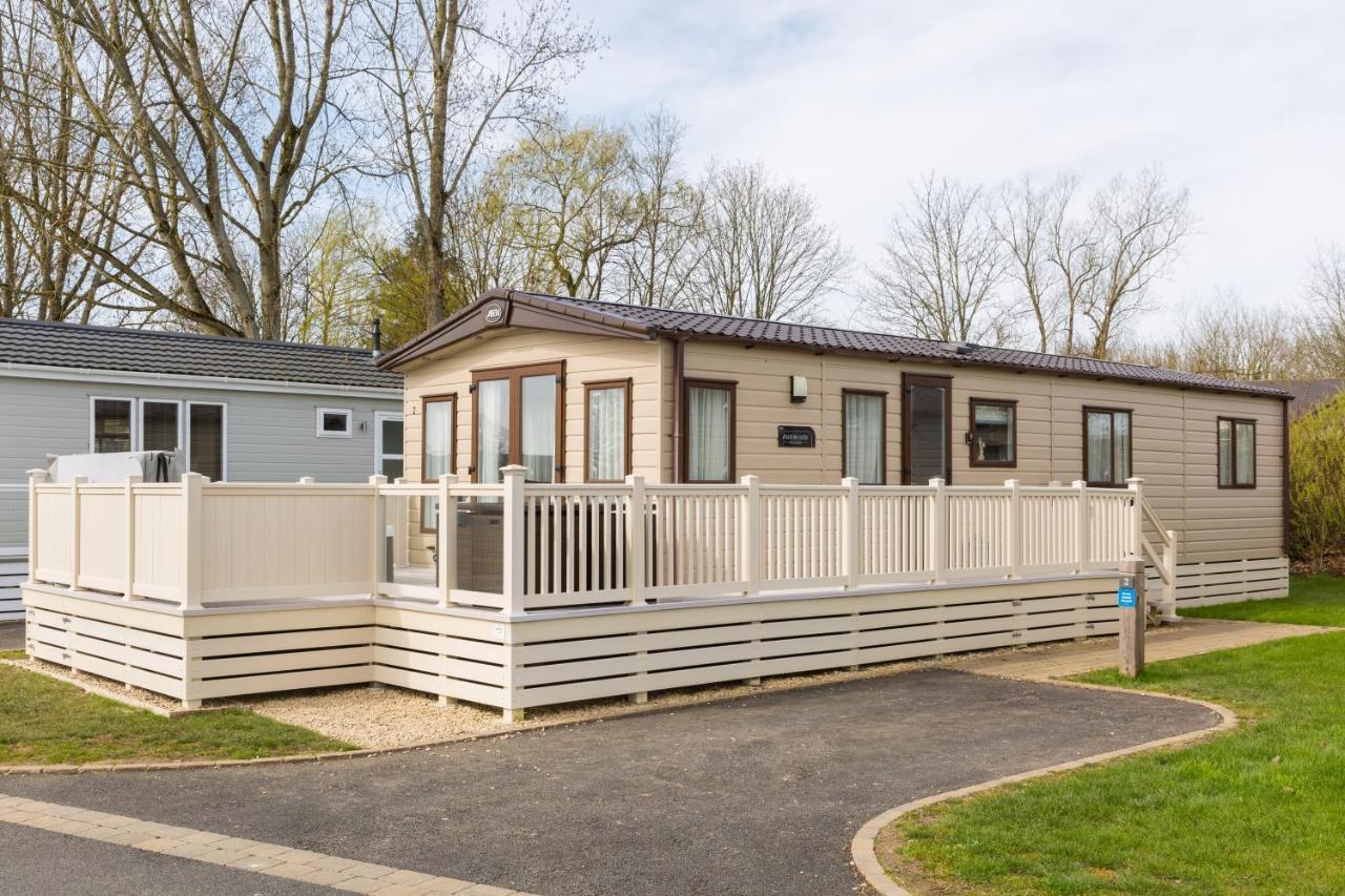 Cottontail Lodge - Hot Tub - Pet Friendly South Cerney Extérieur photo