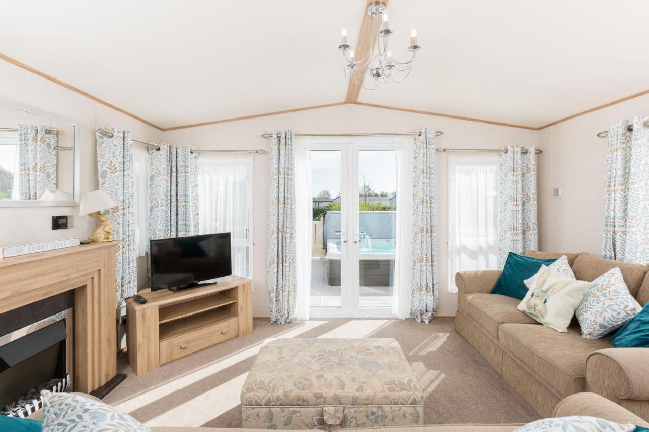 Cottontail Lodge - Hot Tub - Pet Friendly South Cerney Extérieur photo
