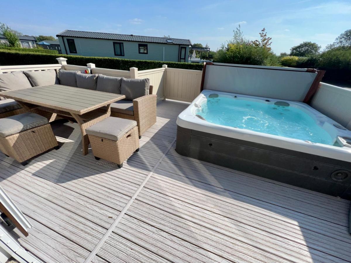 Cottontail Lodge - Hot Tub - Pet Friendly South Cerney Extérieur photo