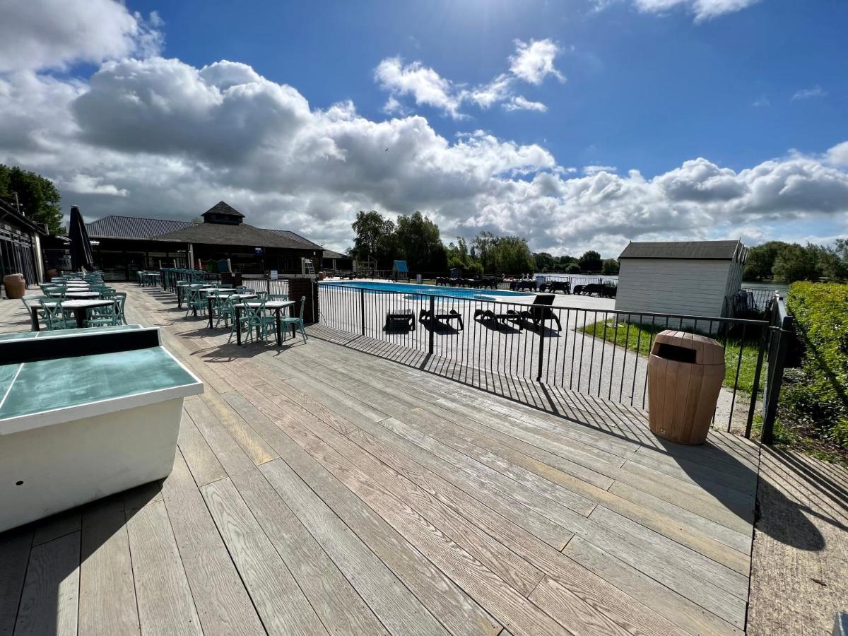 Cottontail Lodge - Hot Tub - Pet Friendly South Cerney Extérieur photo