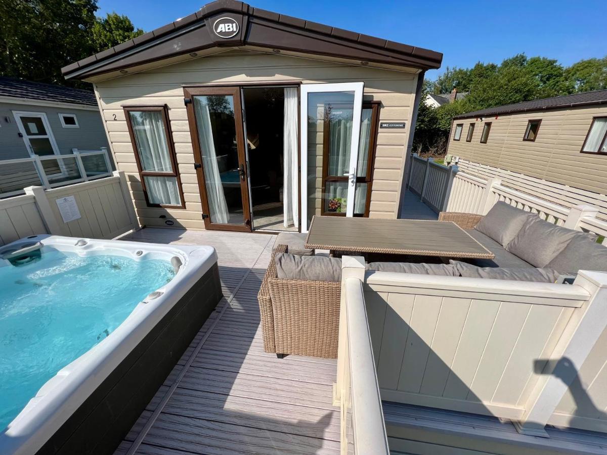 Cottontail Lodge - Hot Tub - Pet Friendly South Cerney Extérieur photo