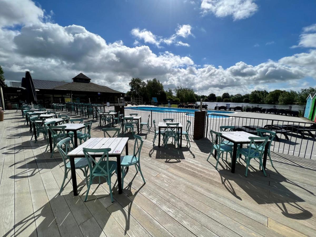Cottontail Lodge - Hot Tub - Pet Friendly South Cerney Extérieur photo